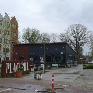 Wooncomplex Place2BU van woningcorporaties WoonIn en Portaal (2017): 490 studio’s spoedzoekers, statushouders en uitstromers uit de maatschappelijke opvang en beschermd wonen