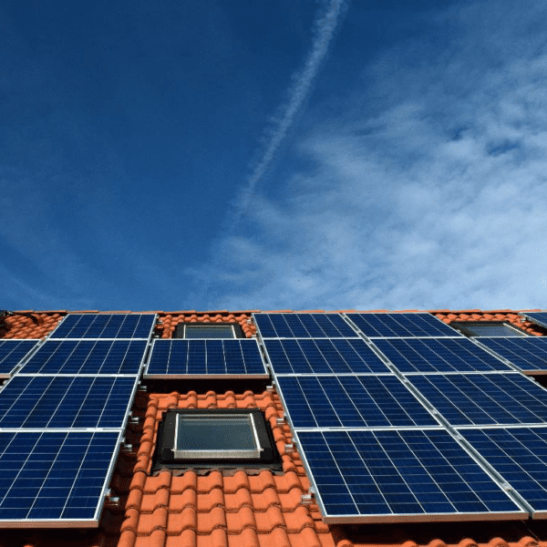 Zonnepanelen op dak van een woning